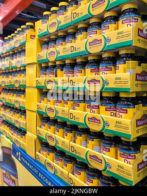 BAXTER, MN - 5 JANV. 2022: Bouteilles de produits de supplément de vitamine D3, présentés dans un magasin de détail. Banque D'Images
