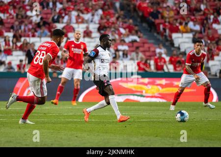 Lisbonne, Portugal. 03rd août 2022. Pione Sisto du FC Midtjylland (C) vu en action lors du match de qualification de la Ligue des champions de l'UEFA 3rd entre le SL Benfica et le FC Midtjylland au stade Estadio da Luz. Note finale; SL Benfica 4:1 FC Midtjylland. Crédit : SOPA Images Limited/Alamy Live News Banque D'Images