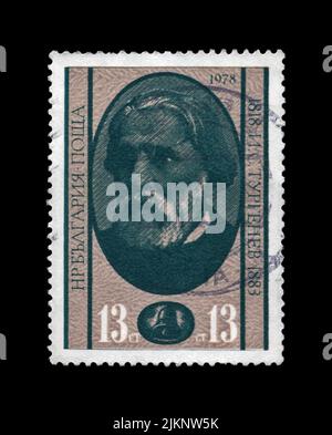 Ivan Turgenev (1818-1883), célèbre écrivain russe, vers 1978. Timbre postal d'époque imprimé en Bulgarie, isolé sur fond noir. Banque D'Images