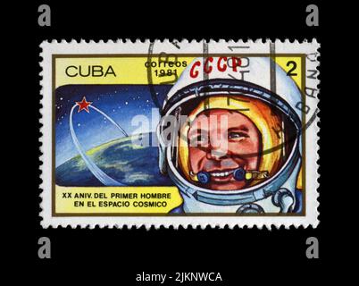 Yury Gagarin, première orbite russe et soviétique de la navette spatiale-véhicule, vers 1981. Timbre d'époque isolé sur fond noir. Banque D'Images