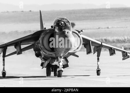 Avion classique de l'armée de l'air dans le spectacle. AV-8B HARRIER II Banque D'Images