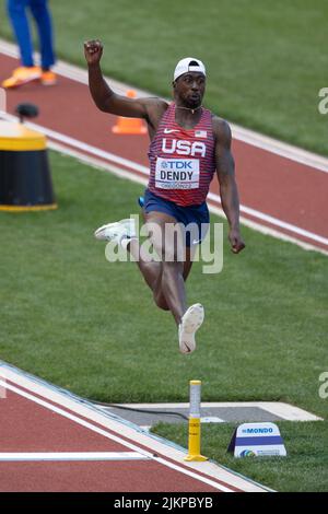 Marquis Dendy (USA) saute 26’ 3,75” (8,02) dans la finale de saut long pendant la séance de l'après-midi le jour 2 des Championnats du monde d'athlétisme Oregon22, Banque D'Images