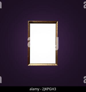 Cadre de galerie d'art antique sur le mur violet royal à la maison de vente aux enchères ou à l'exposition de musée, modèle vierge avec espace de copie blanc vide pour la conception de maquette Banque D'Images