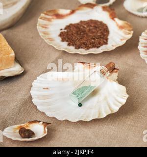 Cosmétiques romains anciens, parfum rétro et accessoires de bain vintage. Reconstruction des événements dans la thermae de l'Empire romain Banque D'Images