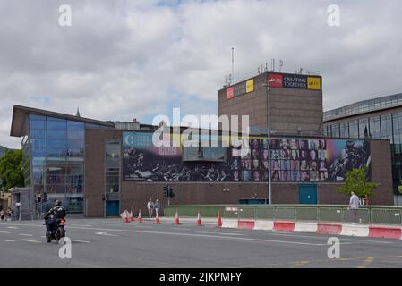 Opéra de Cork, vue de l'autre côté de la rivière Lee, ville de Cork, Irlande, juillet 2022 Banque D'Images