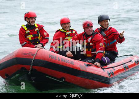 Équipe d'urgence, formation à la manutention des bateaux, Menai Strait, Anglesey, Nord du pays de Galles, Banque D'Images