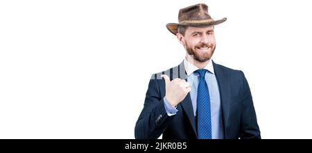 Regardez ceci. Publicité de l'homme de point de doigt de côté. Expert en publicité dans chapeau de cow-boy. Portrait de visage d'homme, bannière avec espace de copie. Homme d'affaires en costume Banque D'Images