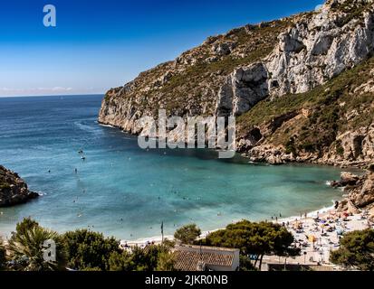 La plage de la Granadella en Méditerranée Javea aussi Xabia à Alicante, Espagne. Copier l'espace Banque D'Images