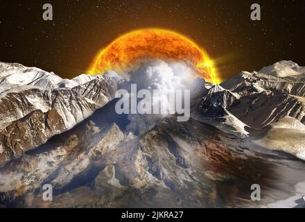 Paysage avec montagnes et volcan sous le ciel étoilé et énorme soleil levant. Éléments de cette image fournis par la NASA. Banque D'Images