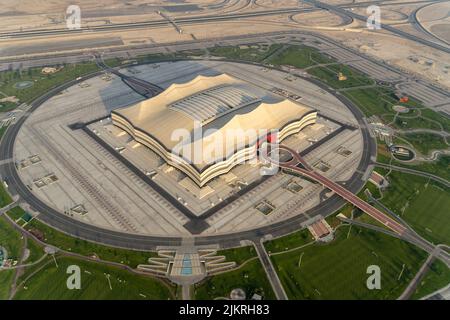 Photographie aérienne du stade Al Bayt, l'un des huit sites qui accueillera la prochaine coupe du monde de la FIFA, Qatar 2022, ville d'Al Khor, Qatar, Banque D'Images