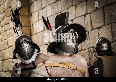 Tarraco, Italie. 26th mai 2012. Gladiateurs prêts à entrer dans l'arène. Crédit : Agence photo indépendante/Alamy Live News Banque D'Images