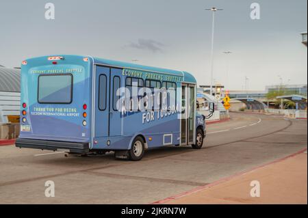 Navette aéroport pour prendre et déposer les voyageurs. Banque D'Images