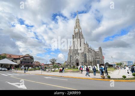 Canela, RS, Brésil - 19 mai 2022 : vue sur la cathédrale en pierre, cathédrale de Pedra en portugais. L'église Nossa Senhora de Lourdes au Matriz Squ Banque D'Images