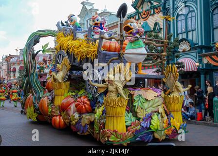 Parade à Disney Land Paris avec quelques personnages célèbres. Banque D'Images