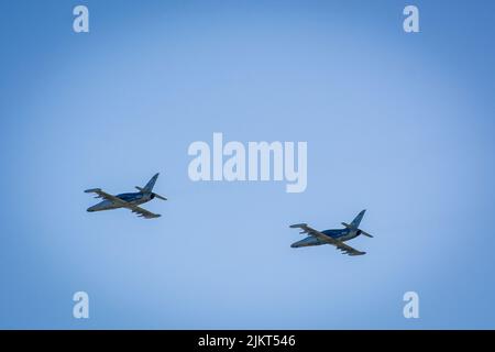 Tchèque L159 Alca Vzdušné síly combat Fighter Bomber Jet volant dans le ciel en formation lors du salon aérien NATO Days en République tchèque. Banque D'Images