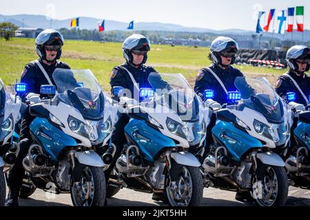 Journées de l'OTAN, Ostrava, République tchèque. 22 septembre 2019: La police tchèque (městská police ČR) les flics de la circulation automobile effectuant une démonstration tactique Banque D'Images