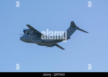 A400M transport Cargo avion militaire volant au-dessus de Leoš Janáček aéroport Ostrava pour l'événement militaire NATO Days. Service Aéronautique Banque D'Images