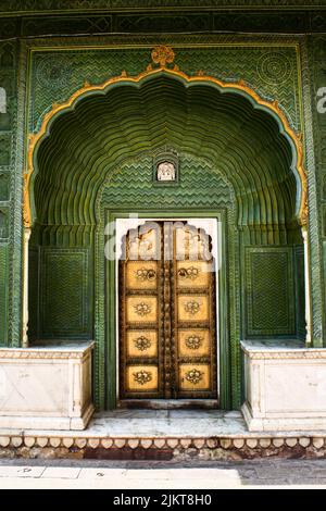 La porte de la Rose au Chandra Mahal, Palais de la ville de Jaipur, Rajasthan, Inde Banque D'Images