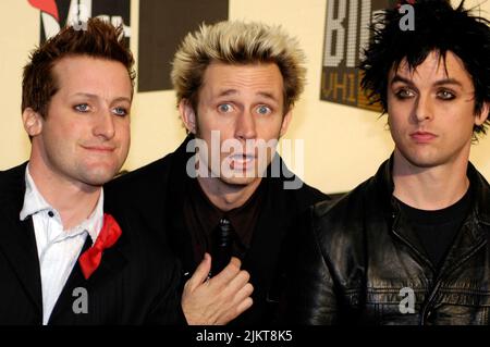 Les membres du groupe de rock Green Day sur le tapis rouge à Hollywood (Los Angeles), en Californie Banque D'Images