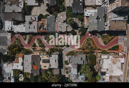 Vue de dessus des virages en épingle à cheveux abrupts de Lombard Street à San Francisco, Californie Banque D'Images