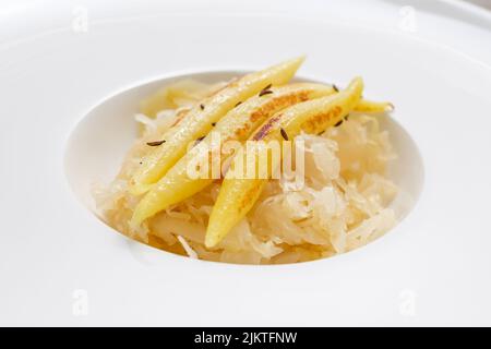 Boulettes de pommes de terre en forme de doigts plat allemand Schupfnudeln Banque D'Images