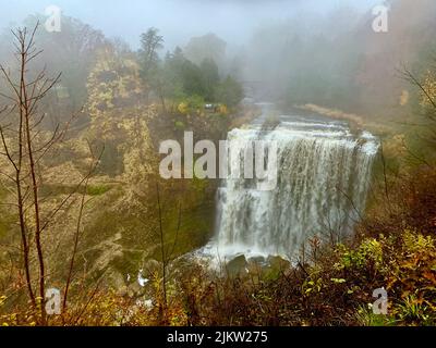 Une belle photo de Tews tombe à Dundas pic lors d'une journée brumeuse à l'automne, Ontario, Canada Banque D'Images