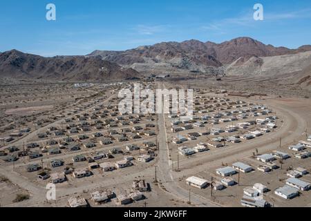 The abandoned homes of Eagle Mountain, a former mining town, remain empty  in the Southern California desert. Stock Photo