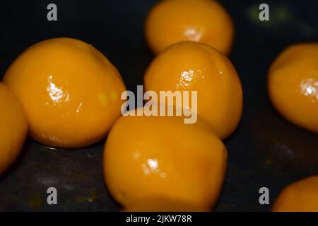 Gulab Jamun est un traditionnel indien dessert.indian doux gulab jamun fabrication Banque D'Images