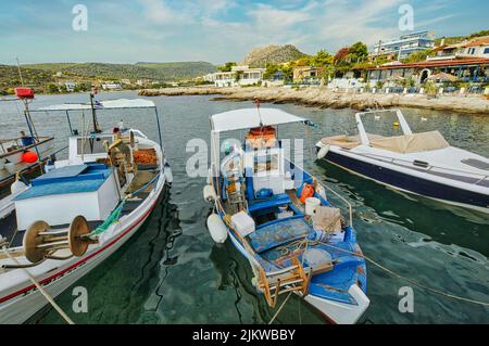 Vue sur la ville d'Agia Marina, port d'Aegina, Grèce Banque D'Images