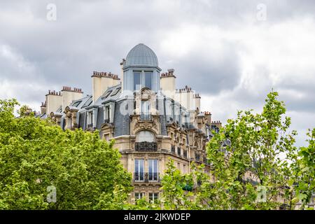 Paris, beaux bâtiments, vue de la coulee verte René-dumont dans le 12ème arrondissement, sentier Banque D'Images