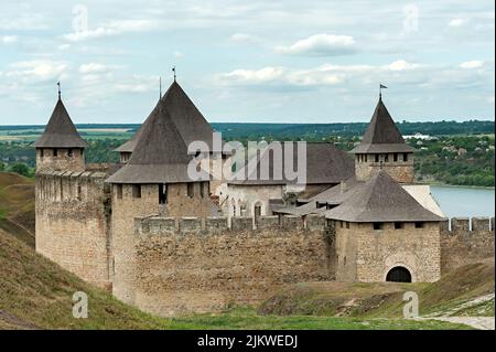 La forteresse de Khotin sur les rives de la rivière Dniestr en Ukraine Banque D'Images