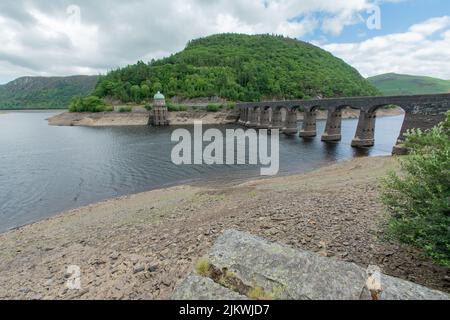 Elan Valley, 03/08/2022, ce sont les niveaux d'eau après un été sec jusqu'à présent au royaume-uni. C'est la vallée d'Elan à Mid-Wales.Credit: H18PDW Photography/Alay Live News Banque D'Images