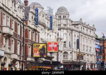 Londres, Royaume-Uni. 03rd août 2022. Vue générale des théâtres Lyric, Apollo, Gielgud et Sondheim sur Shaftesbury Avenue dans le West End de Londres. (Photo de Vuk Valcic/SOPA Images/Sipa USA) crédit: SIPA USA/Alay Live News Banque D'Images