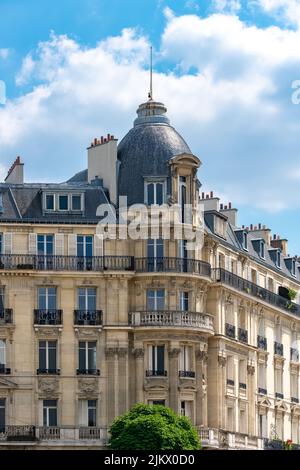 Paris, beau bâtiment dans le 16ème arrondissement, rue Ranelagh, un quartier haut de gamme Banque D'Images