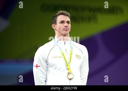 Le Benjamin, en Angleterre, célèbre avec fierté la médaille d'or après avoir remporté le Freestyle masculin 50m au Sandwell Aquatics Center le sixième jour des Jeux du Commonwealth 2022 à Birmingham. Date de la photo: Mercredi 3 août 2022. Banque D'Images