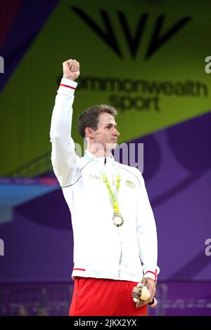 Le Benjamin, en Angleterre, célèbre avec fierté la médaille d'or après avoir remporté le Freestyle masculin 50m au Sandwell Aquatics Center le sixième jour des Jeux du Commonwealth 2022 à Birmingham. Date de la photo: Mercredi 3 août 2022. Banque D'Images