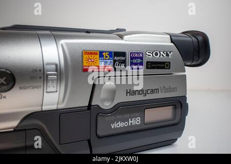 Augusta, GA USA - 11 06 21 : porte latérale du Handycam TRV108 Sony 2001 vintage fermée Banque D'Images