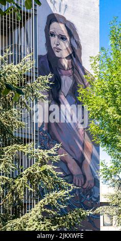 Art de rue, fresque de Wicx représentant une femme, district de Kadiköy à Istanbul, Turquie Banque D'Images