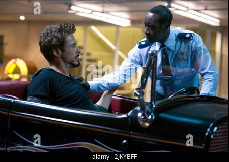 ROBERT Downey Jr., Don Cheadle, IRON MAN 2, 2010 Banque D'Images