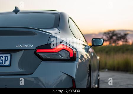 2022 BMW 220i photoshoot coucher de soleil Banque D'Images