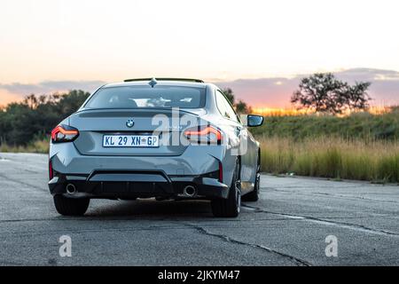 2022 BMW 220i photoshoot coucher de soleil Banque D'Images