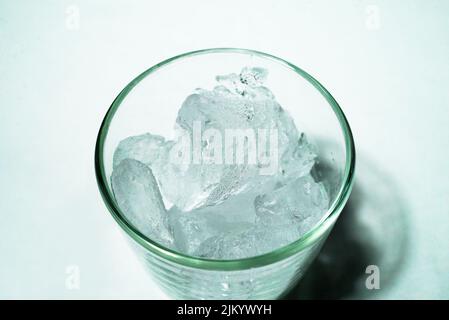 Glass of water with ice on the white background. Studio shot Banque D'Images