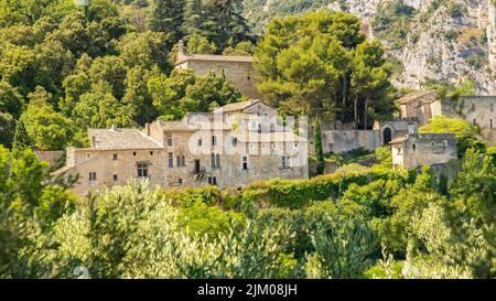 Goult en Provence, village perché sur la montagne, rue typique Banque D'Images