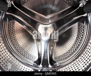 gros plan d'un tambour en acier pour lave-linge, symétrique horizontale vie Banque D'Images
