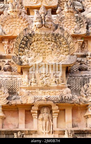 Sculptures de dieux hindous sur le Gopuram du temple de Brihadeshwara, Gangaikonda Cholapuram, Ariyalur, Tamilnadu, Inde. Banque D'Images