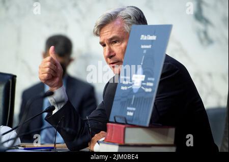 Washington, DC, Etats-Unis, 03/08/2022, Etats-Unis le sénateur Sheldon Whitehouse (démocrate de Rhode Island) pose des questions à la commission une commission du Sénat sur la magistrature audition pour examiner la protection des travailleurs de première ligne de notre démocratie, dans le bâtiment Hart Sénat à Washington, DC, Etats-Unis, mercredi, 3 août, 2022. Photo de Rod Lamkey/CNP/ABACAPRESS.COM Banque D'Images