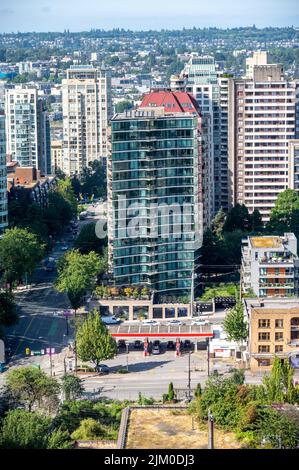 Vancouver (Colombie-Britannique) - 24 juillet 2022 : belles tours de condominiums dans le centre-ville de Vancouver. Banque D'Images