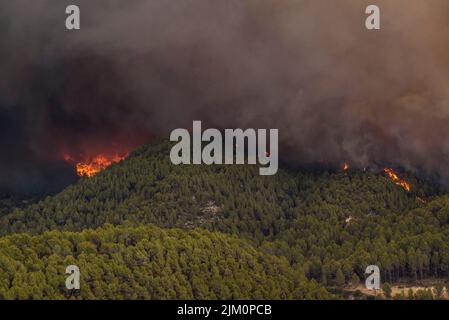 Feu sauvage d'El Pont de Vilomara, sur 17 juillet 2022, qui a brûlé 1 743 hectares de végétation (Bages, Barcelone, Catalogne, Espagne) Banque D'Images