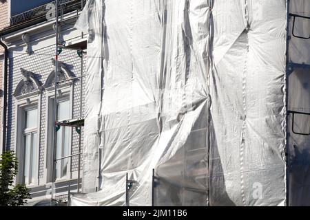 Bâche blanche, chantier, échafaudage, façade de maison, Allemagne Banque D'Images