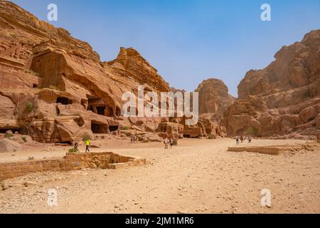 La rue de Fascades à Petra en Jordanie Banque D'Images